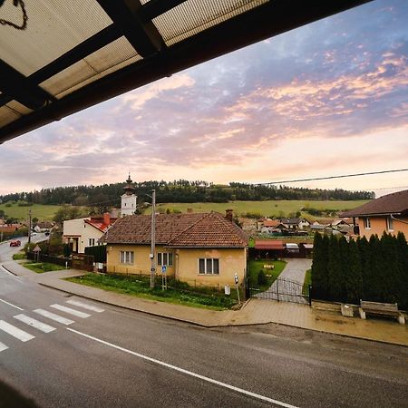 Leone Penzion&Restaurant Harichovce Exterior photo