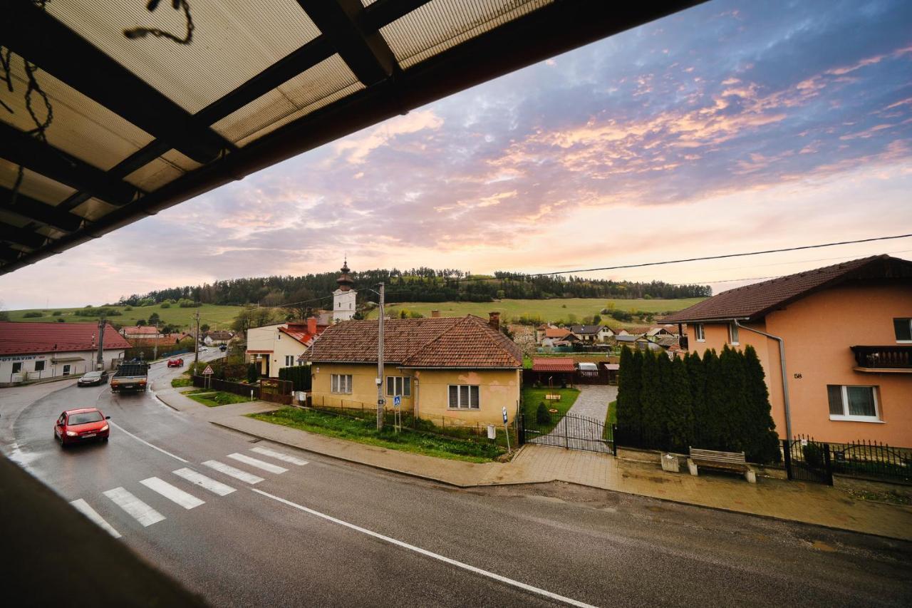 Leone Penzion&Restaurant Harichovce Exterior photo